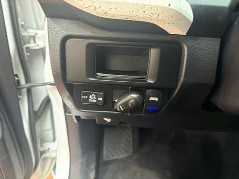 Used 2017 Toyota Tacoma SR RWD image 22