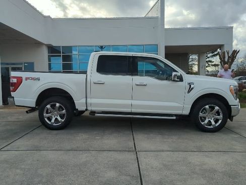 Used 2023 Ford F150 Lariat w/ Trailer Tow Package image 8