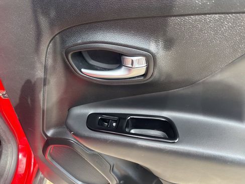Used 2020 Jeep Renegade Altitude FWD image 41