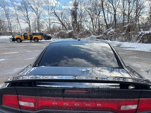 Used 2014 Dodge Charger SXT image 2