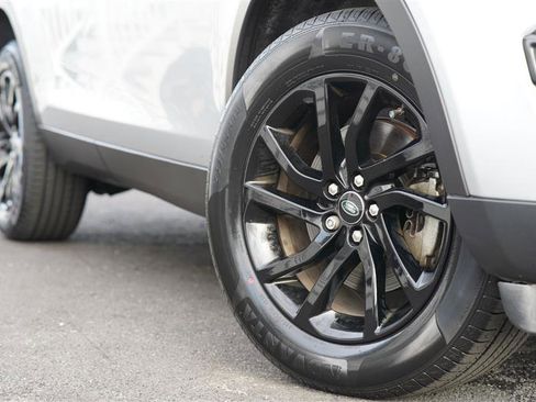 Used 2019 Land Rover Discovery Sport SE image 19