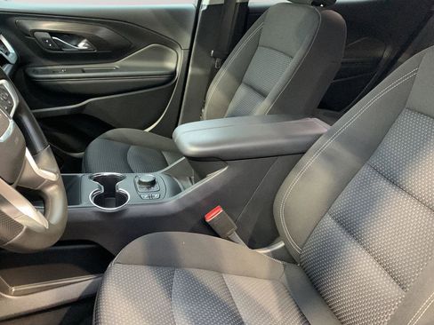 Used 2024 GMC Terrain SLE w/ Driver Convenience Package image 17