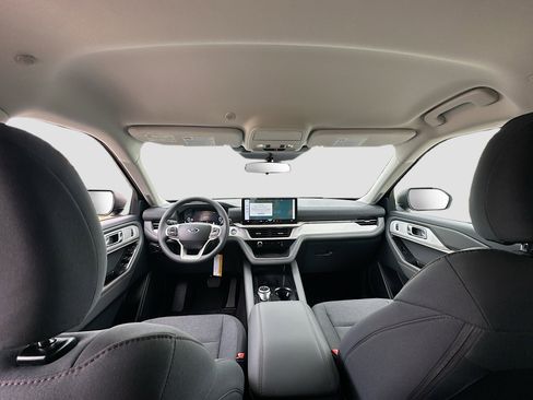 New 2026 Ford Explorer Active RWD image 16