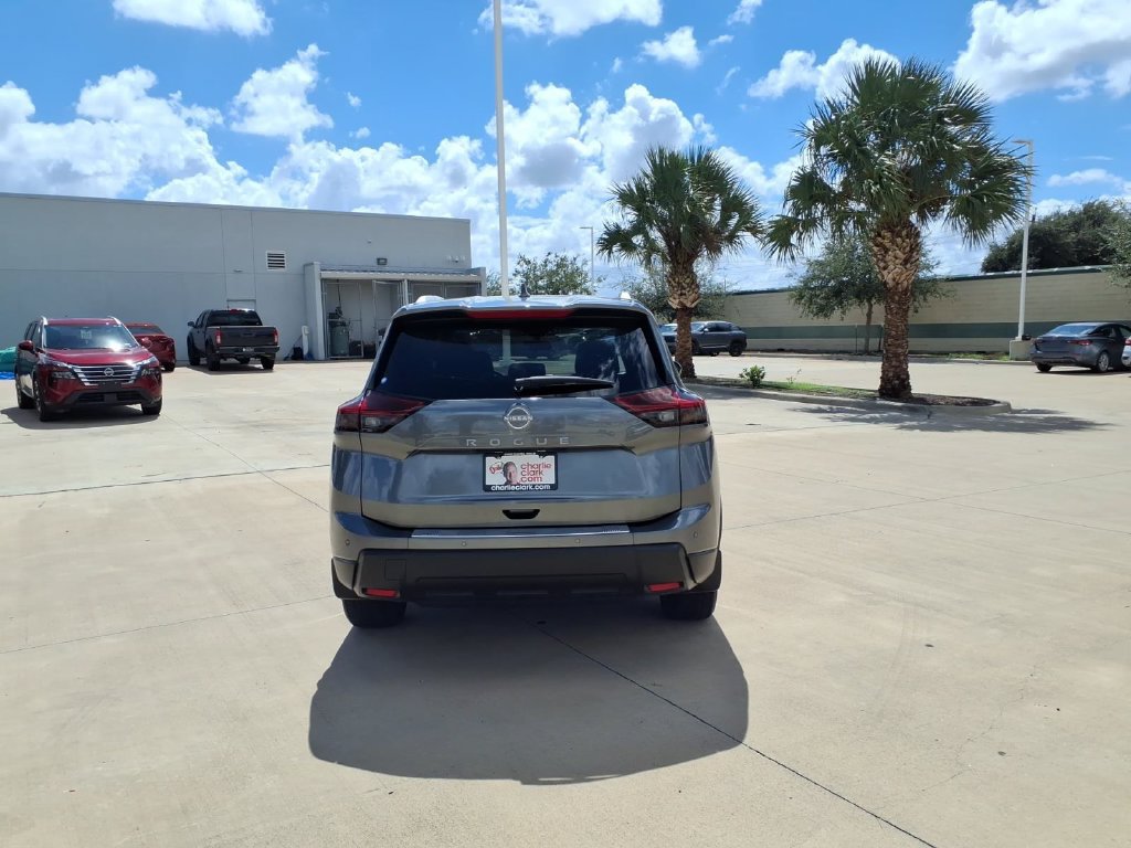 Used 2025 Nissan Rogue SV w/ SV Premium Package FWD image 4