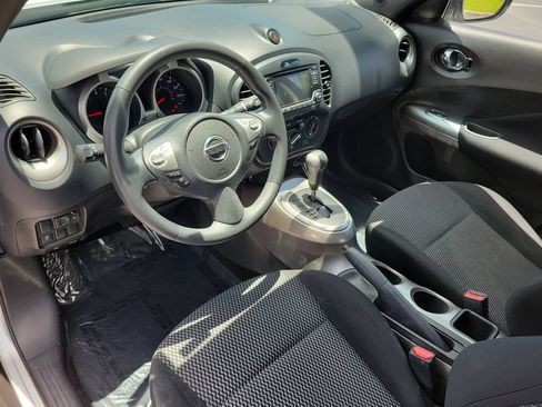Used 2015 Nissan Juke S FWD image 19
