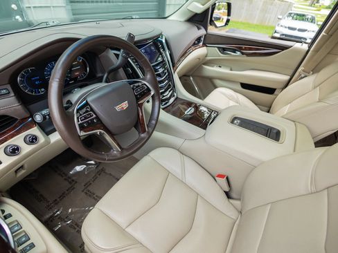 Used 2016 Cadillac Escalade ESV Premium AWD/4WD image 13