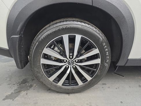 Used 2023 Nissan Pathfinder Platinum FWD image 17