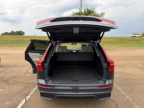 Used 2024 Volvo XC60 B5 Plus w/ Protection Package Premier AWD/4WD image 9