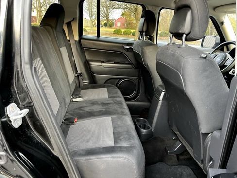 Used 2014 Jeep Patriot Latitude w/ Sun/Sound Group image 21