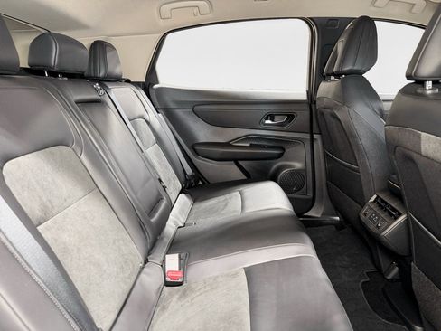 Used 2024 Nissan Ariya AWD image 23