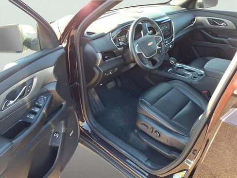 Used 2023 Chevrolet Traverse LT image 10