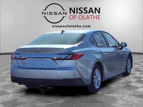 Used 2025 Toyota Camry LE image 27