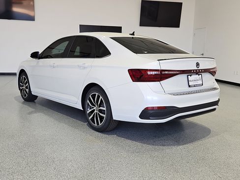 New 2026 Volkswagen Jetta SE FWD image 2