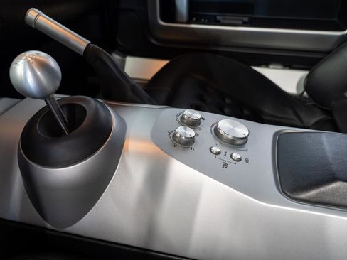 Used 2005 Ford GT image 6