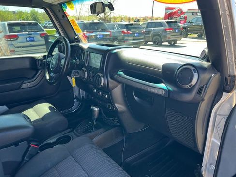 Used 2011 Jeep Wrangler Unlimited Sport image 23