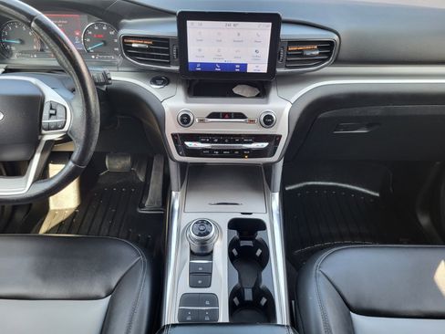 Certified 2022 Ford Explorer XLT w/ Equipment Group 202A image 15