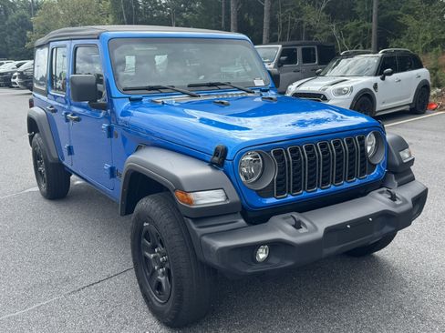 Used 2025 Jeep Wrangler Unlimited Sport AWD/4WD image 3