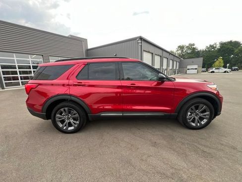 Used 2024 Ford Explorer XLT w/ Equipment Group 202A AWD/4WD image 4