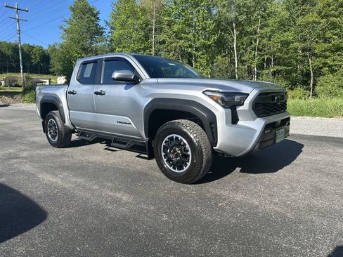 Used 2025 Toyota Tacoma TRD Off-Road w/ TRD Off Road Upgrade Package AWD/4WD image 9