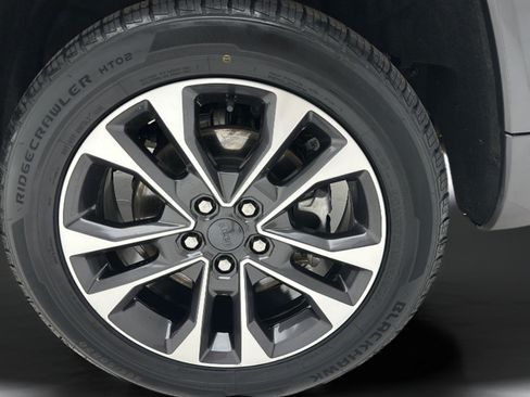 Used 2023 Jeep Grand Cherokee Overland AWD/4WD image 8