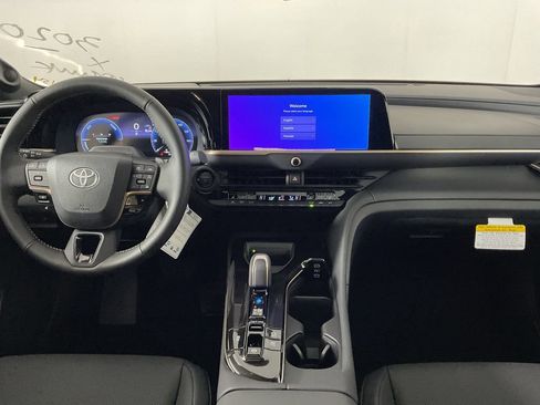 New 2025 Toyota Crown Signia image 15