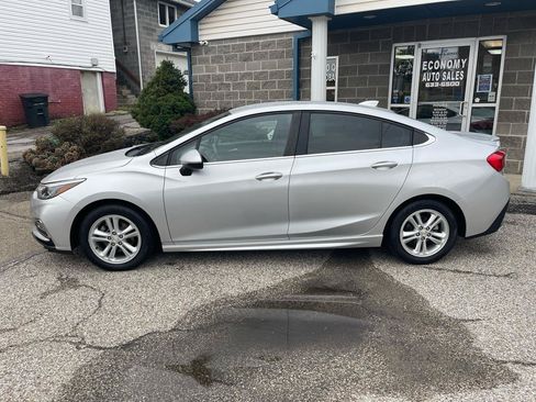 Used 2017 Chevrolet Cruze LT w/ RS Package FWD image 8