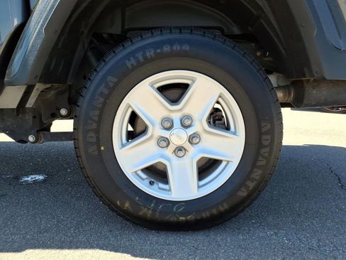 Used 2021 Jeep Gladiator Sport AWD/4WD image 21