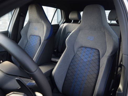 Used 2025 Volkswagen Golf w/ Euro Style Package image 21