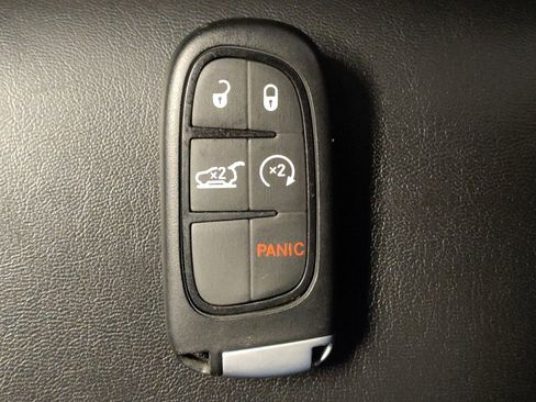 Used 2020 Jeep Cherokee Latitude Plus FWD image 32