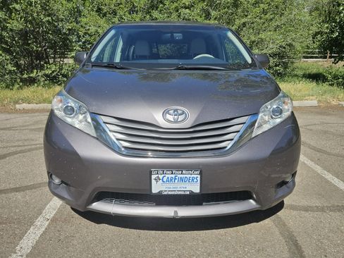 Used 2013 Toyota Sienna XLE AWD/4WD image 8