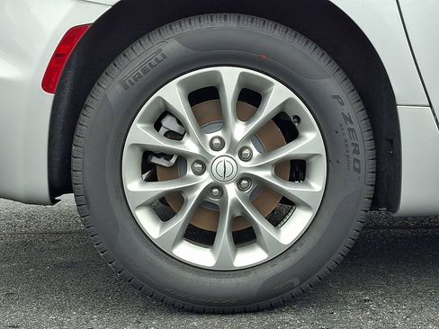 Used 2026 Chrysler Pacifica Select AWD/4WD image 5