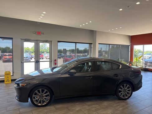 Used 2023 MAZDA MAZDA3 s FWD image 11