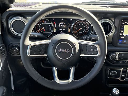 Used 2023 Jeep Wrangler Sahara image 21