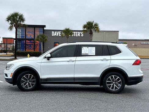 Used 2020 Volkswagen Tiguan SE w/ Panoramic Sunroof Package image 20