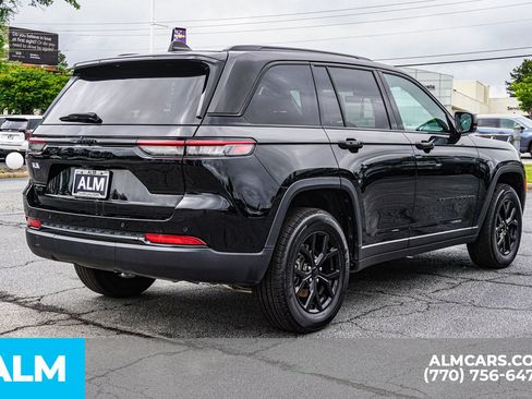 Used 2025 Jeep Grand Cherokee Altitude AWD/4WD image 7