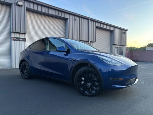 Used 2023 Tesla Model Y Long Range image 2