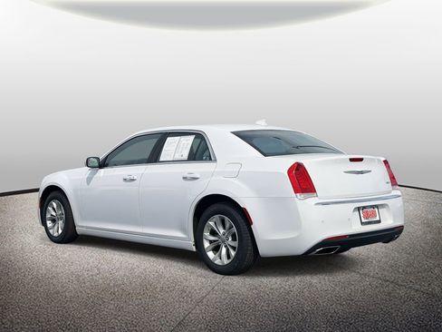 Used 2023 Chrysler 300 Touring w/ Safetytec Plus Group image 6