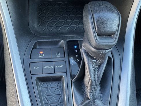 Used 2019 Toyota RAV4 LE image 18