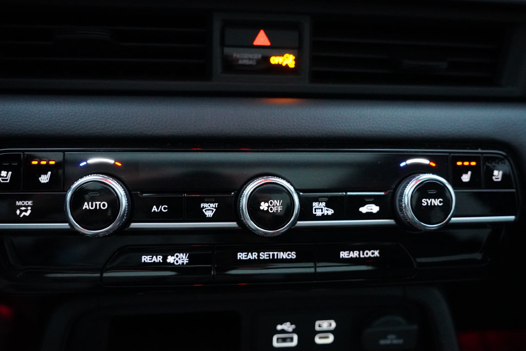 Used 2025 Honda Pilot Black Edition image 31