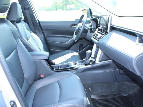 Used 2023 Toyota Corolla Cross XLE w/ Convenience Package AWD/4WD image 32