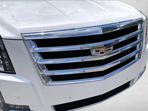 Used 2017 Cadillac Escalade ESV Luxury RWD image 27