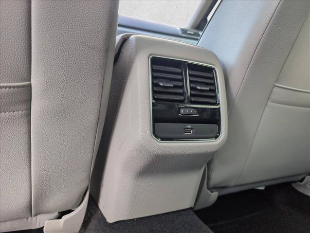 Used 2018 Volkswagen Passat 2.0T SE w/ SE Lighting Package FWD image 23