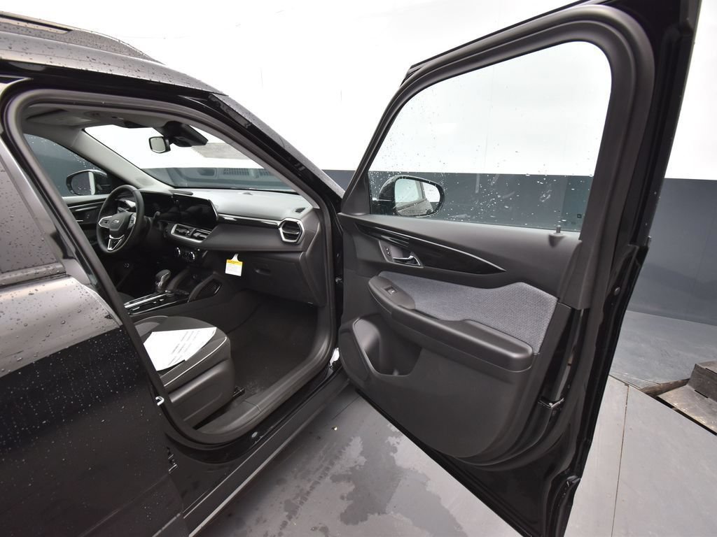 New 2026 Chevrolet TrailBlazer LT w/ Convenience Package AWD/4WD image 11