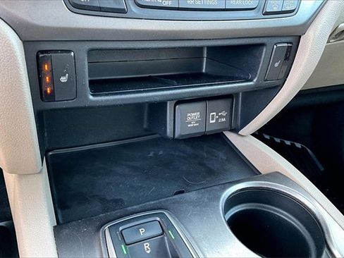 Used 2021 Honda Pilot EX image 16