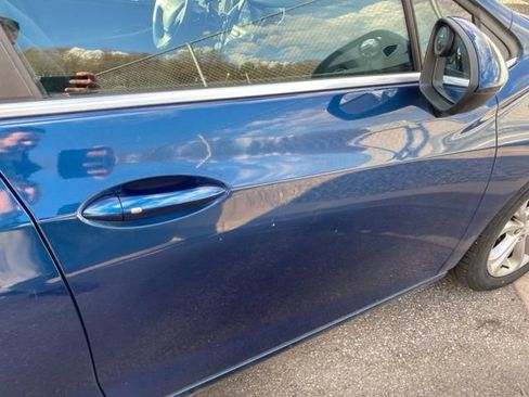 Used 2019 Chevrolet Cruze LT w/ Convenience Package image 16