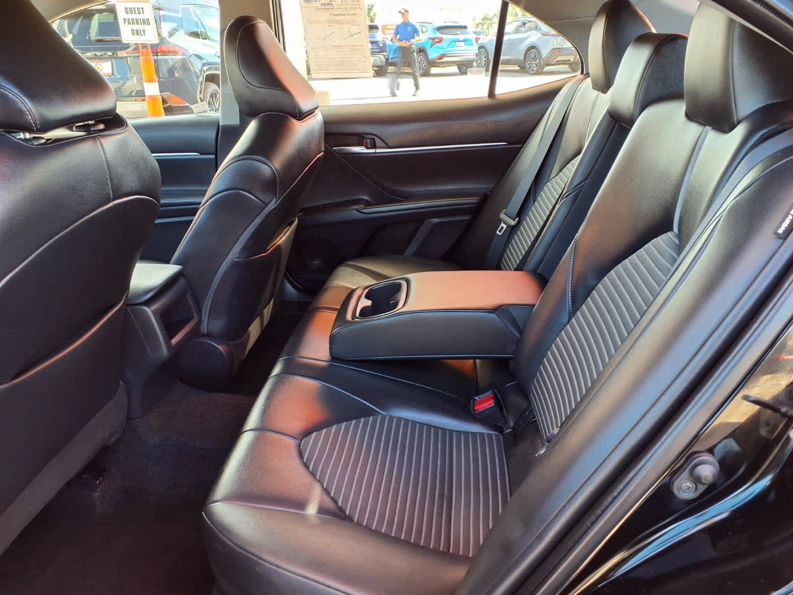 Used 2022 Toyota Camry SE w/ Carpet Mat Package (TMS) FWD image 11