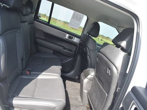 Used 2024 Hyundai Santa Fe SEL FWD image 13