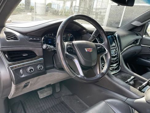 Used 2019 Cadillac Escalade Platinum AWD/4WD image 7