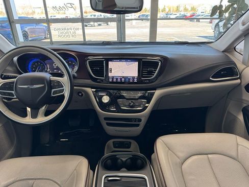 Used 2019 Chrysler Pacifica Limited image 19