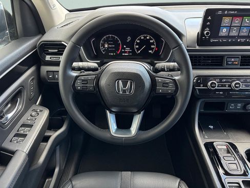Certified 2025 Honda Pilot Touring image 34